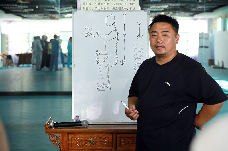 太极名家常子轩来滑县国学太极馆交流指导