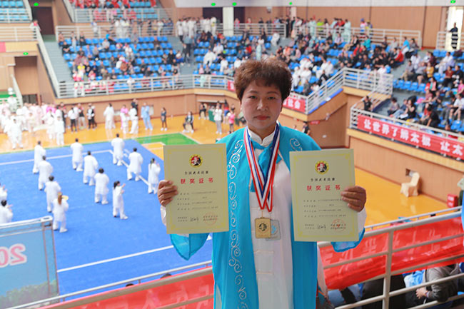 杨生花获奖