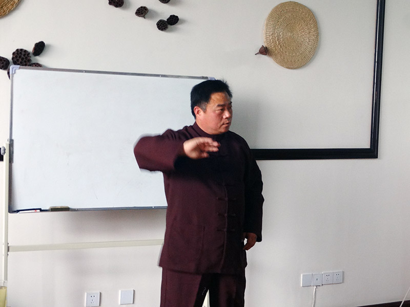太极名家常子轩应邀洛阳市讲拳