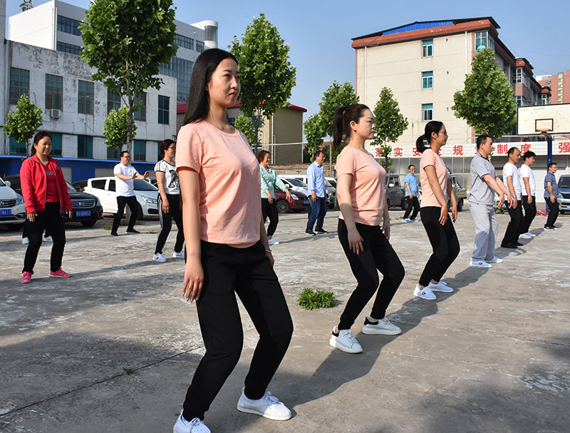 常明月：机关授拳 传播太极