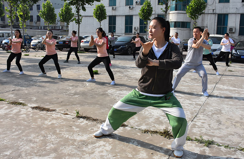 常明月：机关授拳 传播太极