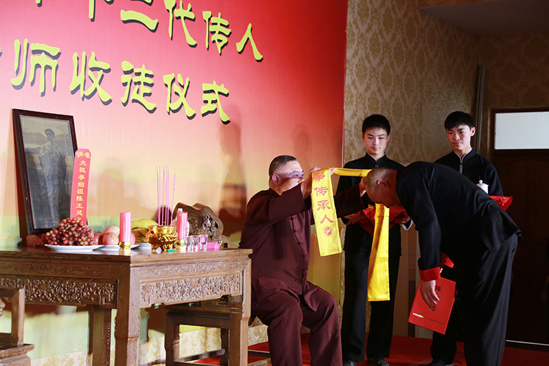 太极拳名家常子轩喜收新徒