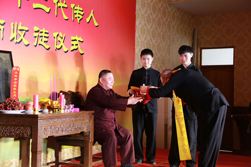 太极拳名家常子轩喜收新徒