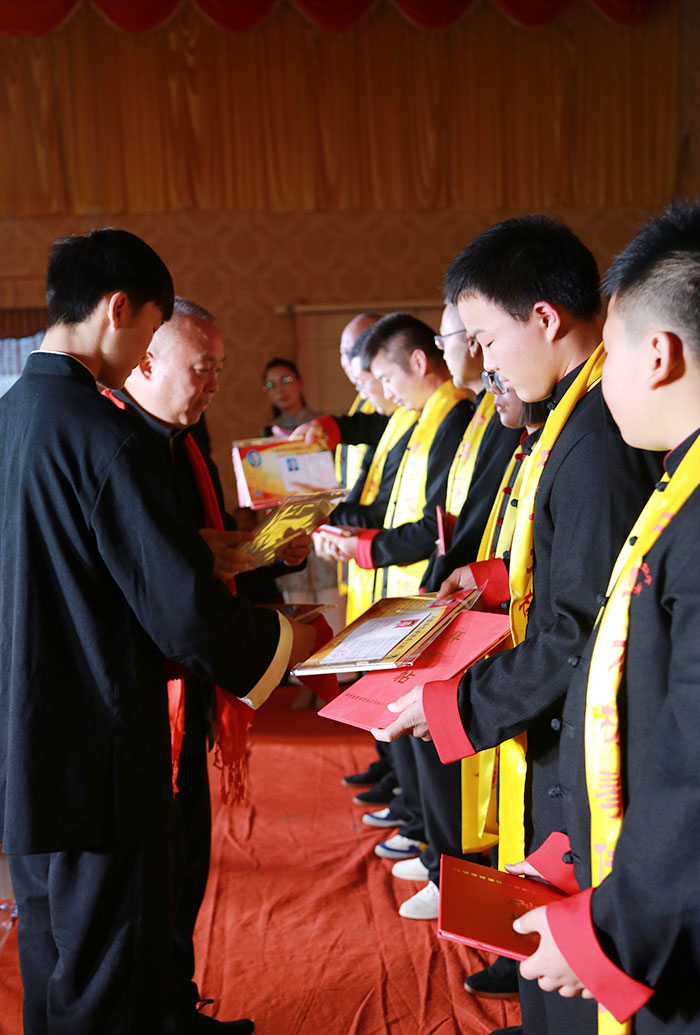 太极拳名家常子轩喜收新徒